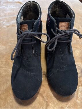 Toms Navy Suede Lace-Up Ankle Boots with Brown Leather Logo